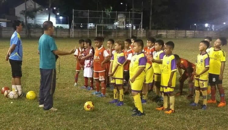KOMPETISI TERBATAS : Sekolah Sepakbola Cipondoh Putra Kota Tangerang mengikuti kompetisi terbatas. (ISTIMEWA)