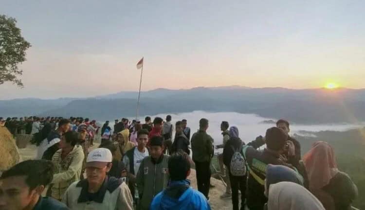 RAMAI: Kondisi Negeri di Atas Awan yang ramai dikunjungi. (ISTIMEWA)