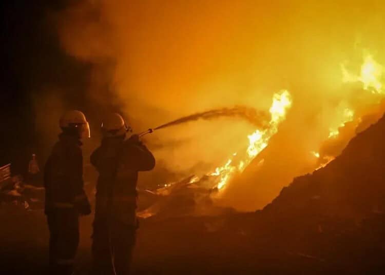 Gudang Limbah Busa di Pasar Kemis Terbakar