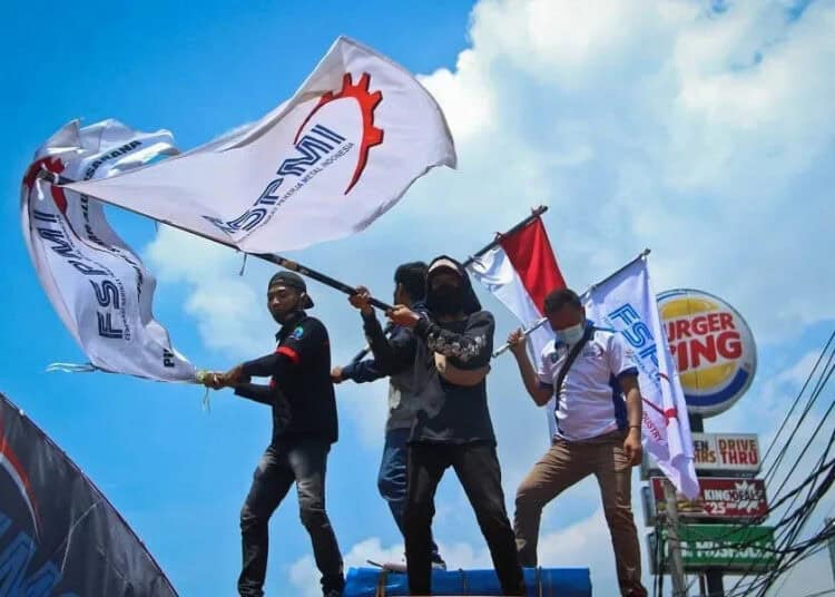 Aksi Unjuk Rasa Penolakan Omnibus Law di Tangerang
