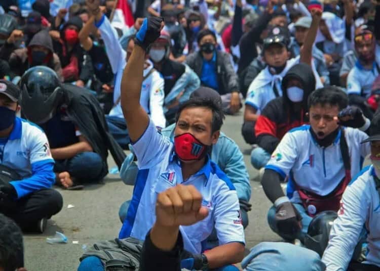 Aksi Unjuk Rasa Penolakan Omnibus Law di Tangerang