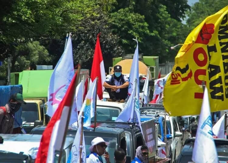 Aksi Unjuk Rasa Penolakan Omnibus Law di Tangerang
