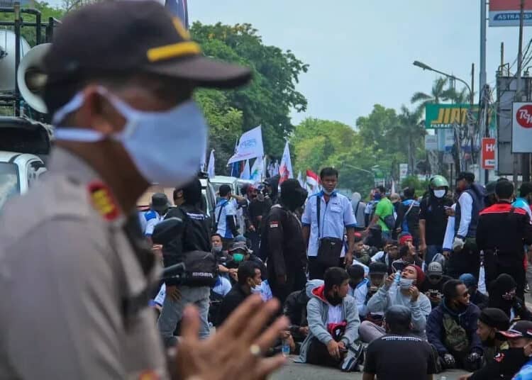 Aksi Unjuk Rasa Penolakan Omnibus Law di Tangerang