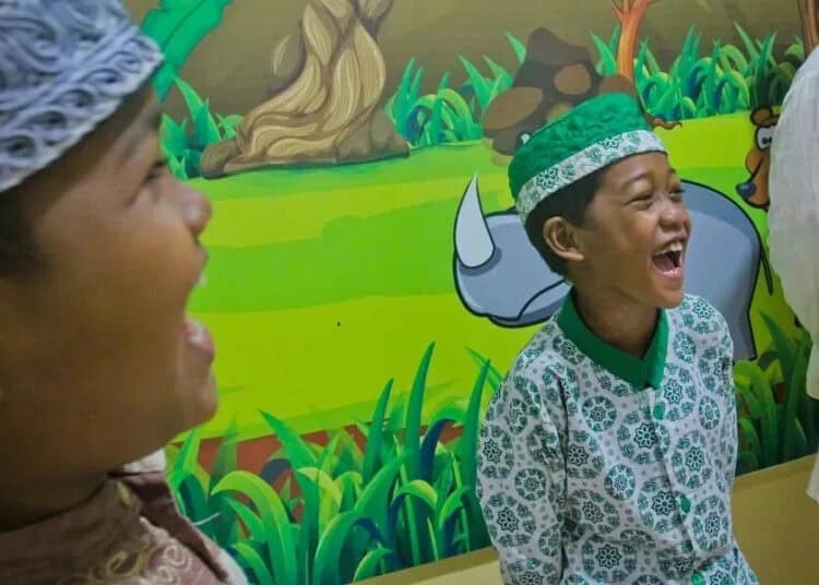 Terapi Tertawa di Rumah Amalia