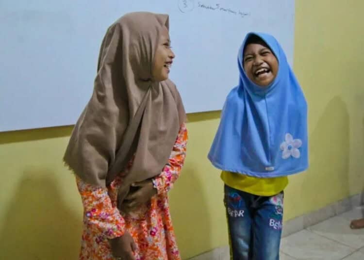 Terapi Tertawa di Rumah Amalia