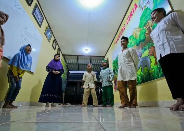 Terapi Tertawa di Rumah Amalia