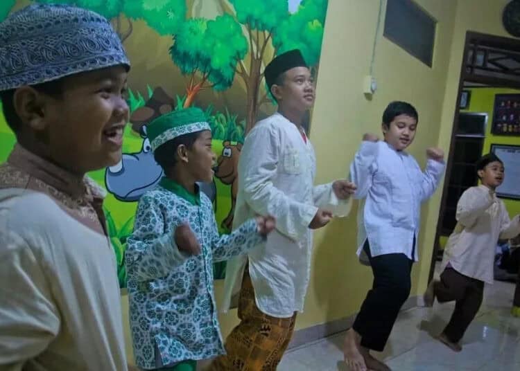 Terapi Tertawa di Rumah Amalia