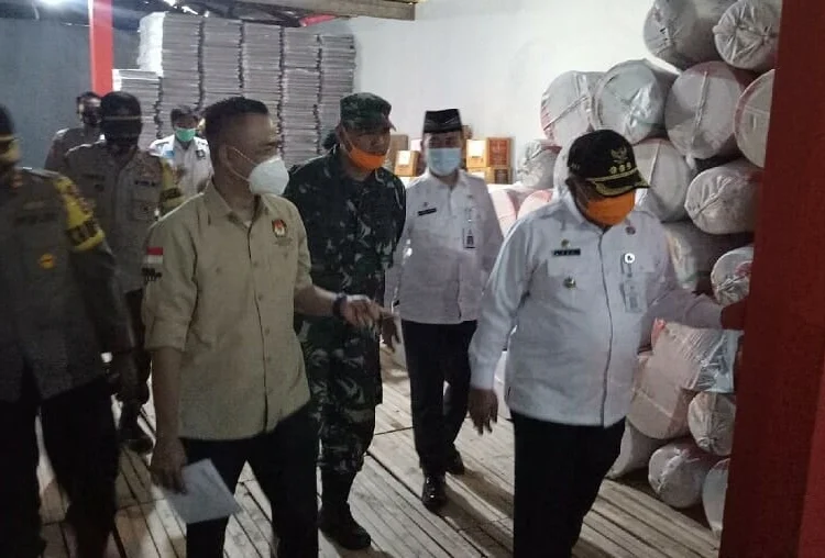 Pjs Bupati Serang Tinjau Gudang Logistik KPU