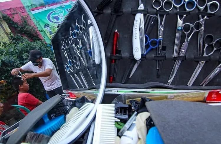 Pelatihan Cukur Rambut Untuk Warga Kurang Mampu