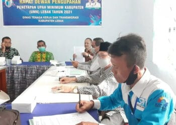 Nasib UMK di Tangan Gubernur