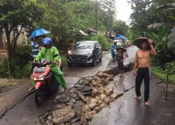Jalan Penghubung Wisata Baduy Nyaris Putus