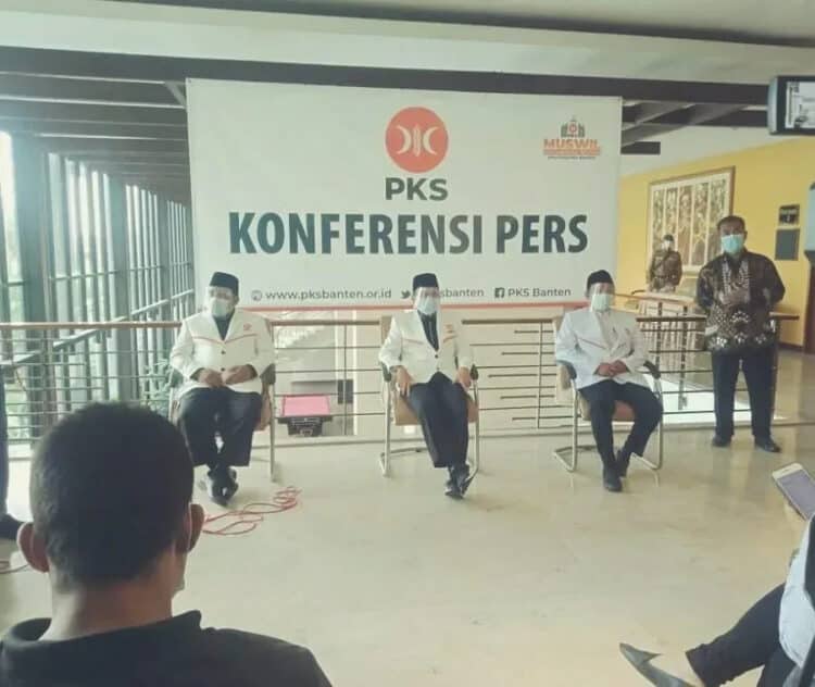 Gembong Gantikan Sanuji Pentamerta Jadi Ketua DPW PKS Banten