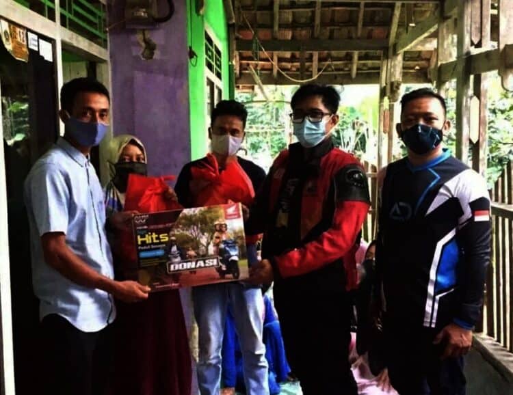 Komunitas Honda BeAT Jakarta Salurkan Bantuan