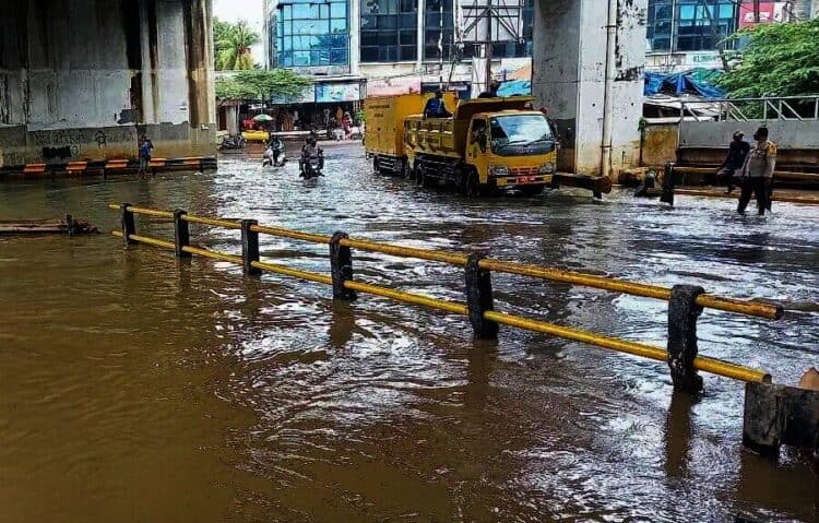 Penyempitan Kali Sabi Sebabkan Banjir di Fly Over Cibodas