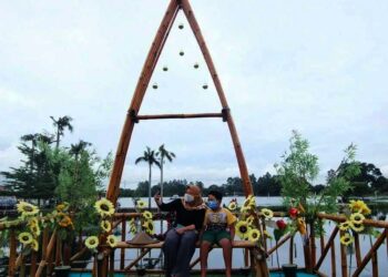 Hilangkan Penat di Kampung Wisata Pinggir Rawa