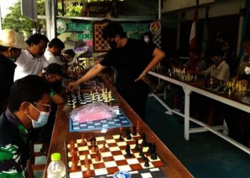 Dongkrak Semangat, 15 Atlet Hadapi GM Susanto Megaranto
