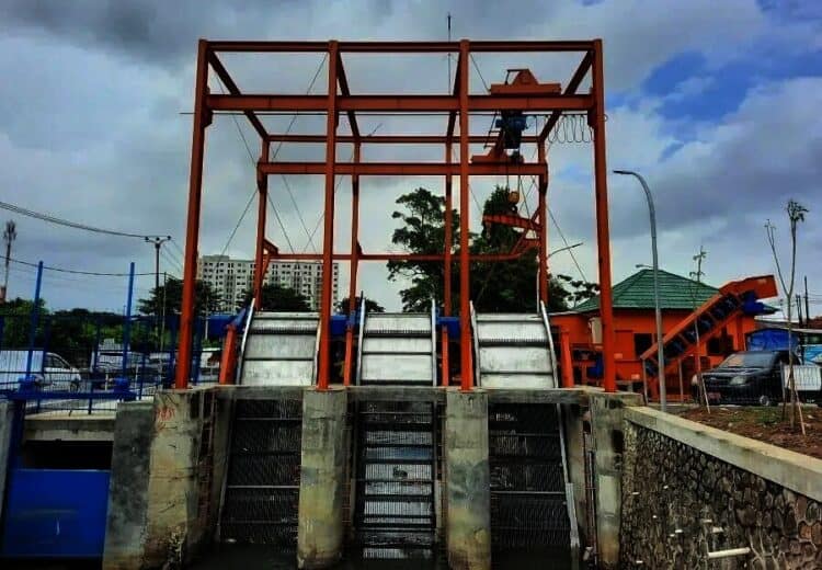 Pemkot Tangerang Tanggulangi Sampah dengan Trash Rack