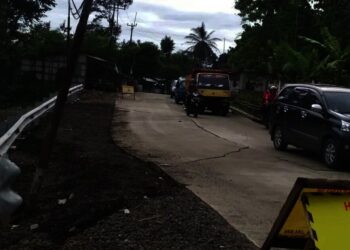 Kontraktor Jalan Kaduagung Harus Bongkar Jalan Meski Baru Diperbaiki