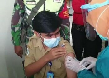 Vaksinasi Hari Pertama di Kabupaten Lebak Terkendala Peladen
