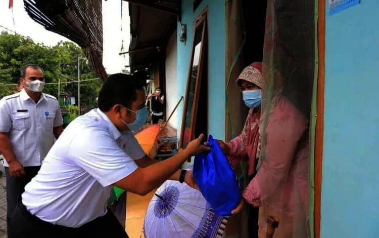 Jelang HUT, Pemkot Tangerang Beri Paket Sembako ke Masyarakat