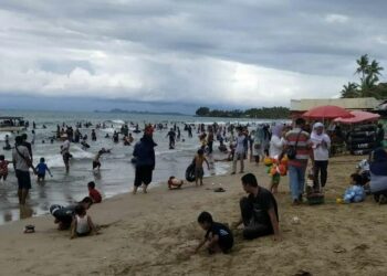 Ribuan Wisatawan Padati Anyer – Cinangka, Diimbau Terapkan Prokes