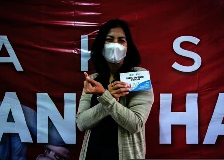 Vaksinasi Tenaga Kesehatan di Kota Tangerang.