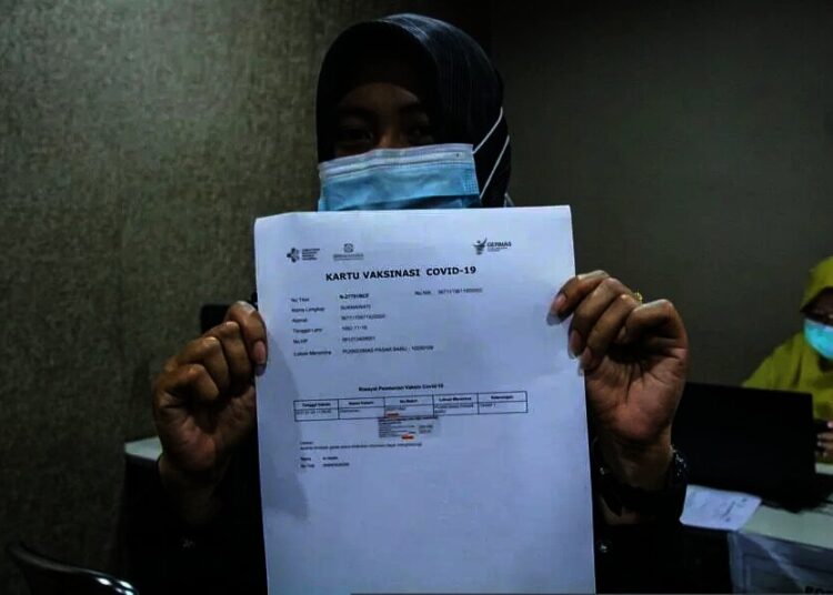 Vaksinasi Tenaga Kesehatan di Kota Tangerang.