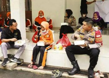 Kapolresta dan Insan Pers Ngemper Bareng Pesapon di Tigaraksa