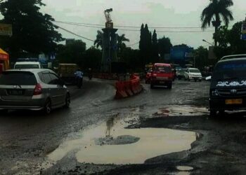 Jalan Soekarno-Hatta Rangkasbitung Rusak Parah