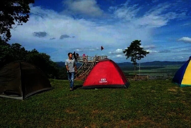Wisatawan Pilih Puncak Cibaja dan Pilar‎ Untuk Berkemah