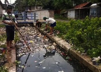 Minim TPS, Sampah Numpuk di Kali Kamal Desa Gaga Pakuhaji
