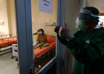 Sambangi RSUD Pakuhaji, Sekda Semangati Pasien Covid-19