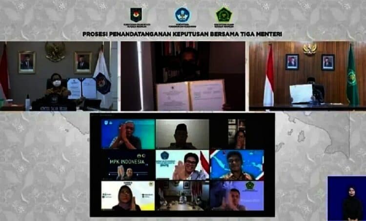 Tak Boleh Paksakan/Larang Seragam Kekhususan Agama