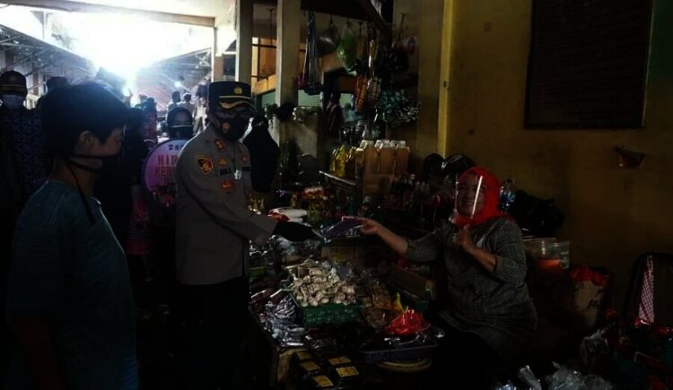 Cegah Penularan Virus Corona, Ribuan Masker Dibagikan ke Warga