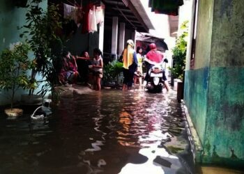 Terendam, Warga Benda Tangerang Minta Saluran Drainase Dibenahi