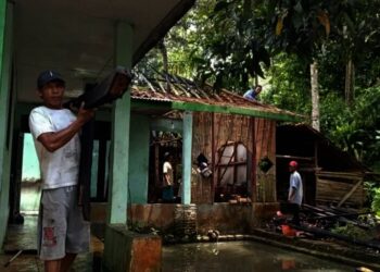 Sebuah Rumah Terbakar Diduga Akibat Korsleting Listrik