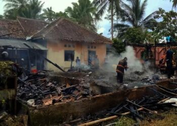 Kompor Menyala Ditinggal, Rumah di Karangtanjung Pandeglang Ludes Terbakar