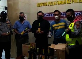 Lima Pemuda dan Puluhan Botol Miras di Rangkasbitung Diamankan