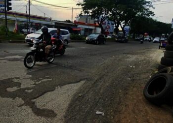 Warga Keluhkan Jalan Exit Tol BSD Rusak