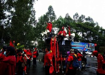 Upah Dibayar Tak Sesuai, Buruh  Demo di Kantor Puspem Kota Tangerang