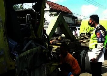 2 Mobil dan 1 Motor Tabrakan Beruntun di Cibadak Lebak