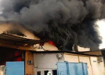Akibat Terkena Percikan Api, 4 Gudang Ludes Terbakar