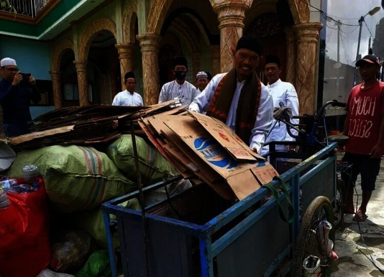 Pandemi, Sedekah Sampah Untuk Pulihkan Ekonomi