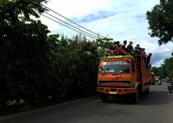 Membahayakan Nyawa, Anak-anak Menumpang Truk Bakal Dibina