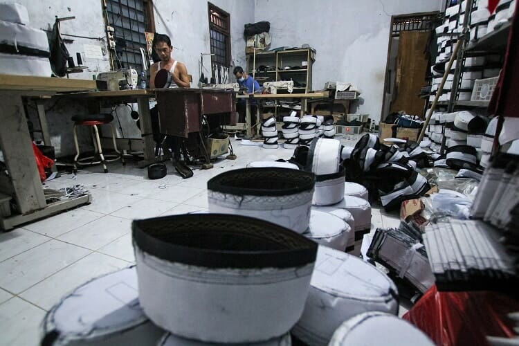 Geliat Pengerajin Peci Songkok di Tangerang