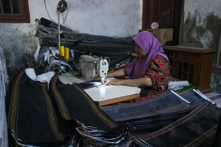 Geliat Pengerajin Peci Songkok di Tangerang