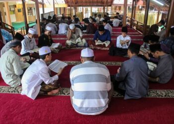 Tadarus Al Quran Bersama di Pondok Pesantren Daarut Tasbih Saat Ramadan