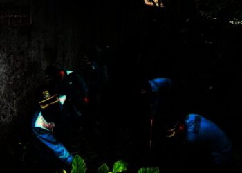 Cegah Penyakit Menular, Masyarakat di Sukadiri Tangerang Bersihkan Saluran Air