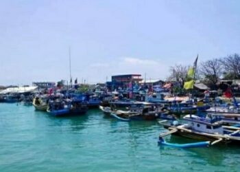 Gelombang Tinggi, Nelayan di Kabupaten Lebak Tak Bisa Melaut 