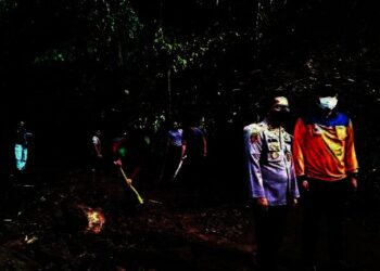Jalan Cipanas-Warungbanten Digerus Longsor, Akses Menuju Wisata Negeri di Atas Awan Terputus